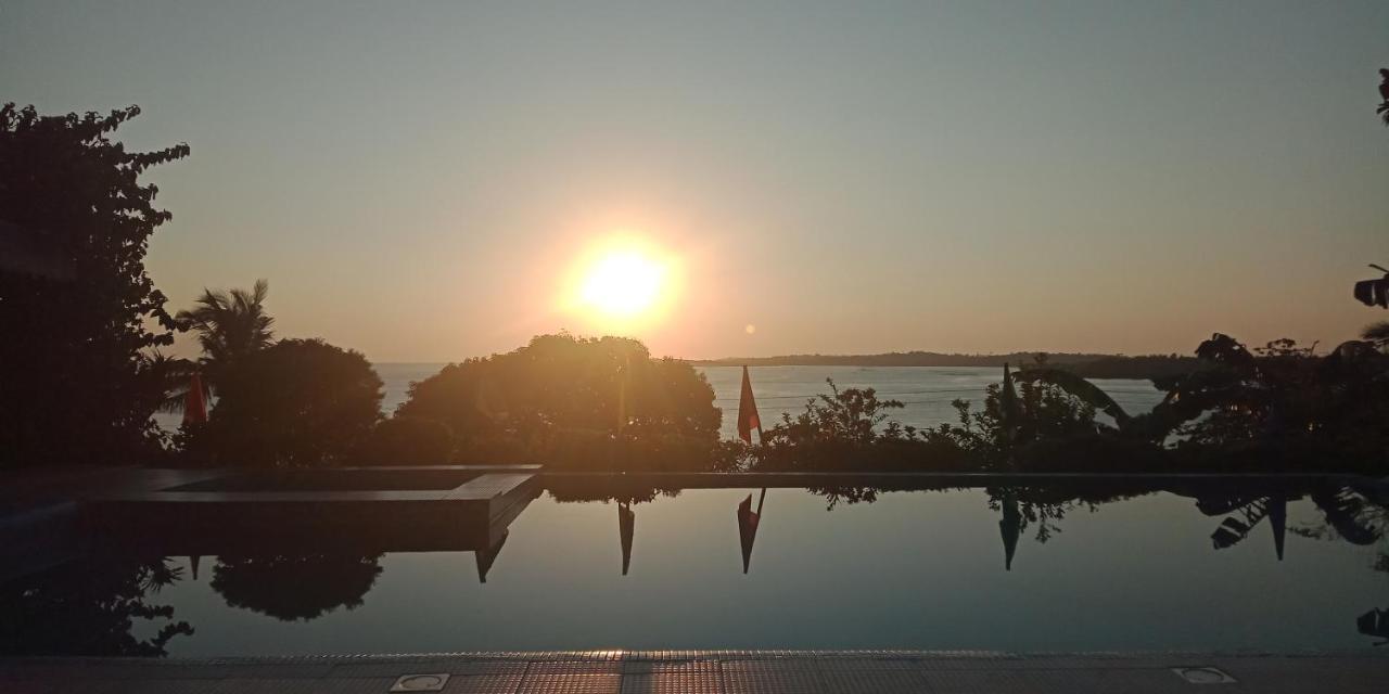 Sunsea Resort 吉马拉斯 外观 照片